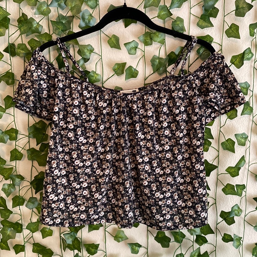 Off the shoulder, adjustable strap floral semi crop top. Flow-ey.